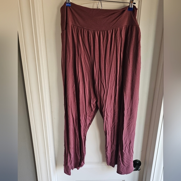 Athleta Burgundy Release Pants - Picture 4 of 4